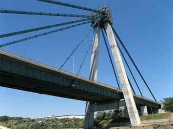 Un om a sărit de pe podul de la Agigea