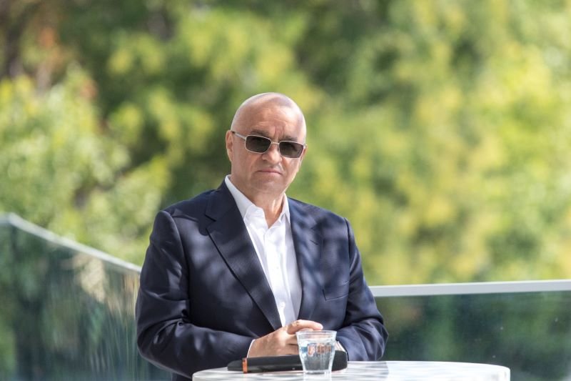 Felix Stroe neagă orice legătură cu Securitatea într-un drept la replică important. Felix Stroe neagă orice legătură cu Securitatea într-un drept la replică important.