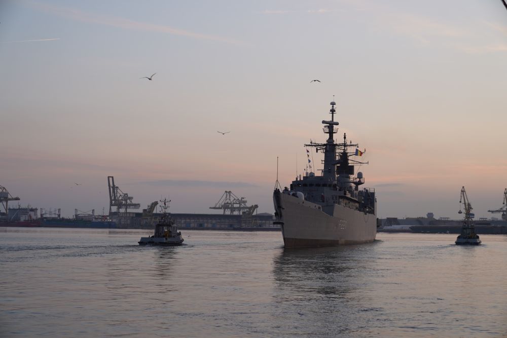 Un militar român s-a pierdut de la bordul fregatei „Regele Ferdinand” în Mediterană. Un militar român s-a pierdut de la bordul fregatei „Regele Ferdinand” în Mediterană.
