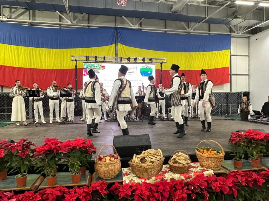 Spectacol tradițional de colinde la Limanu, urmând tradiția străbună Spectacol tradițional de colinde la Limanu, urmând tradiția străbună