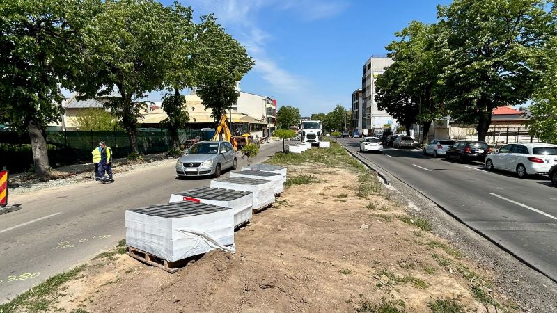 Se desprinde asfaltul pe bulevardul Mamaia. Restricții parțiale de trafic, lucrări în curs. Se desprinde asfaltul pe bulevardul Mamaia. Restricții parțiale de trafic, lucrări în curs.