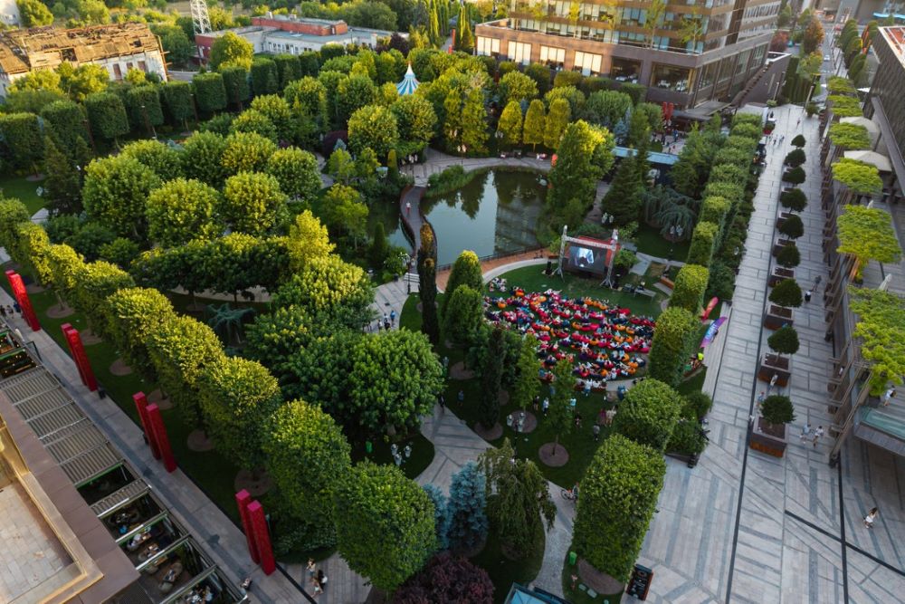 VIDEO: 25 de ani de inovație IULIUS – 3 grădini urbane impresionante în mari orașe românești VIDEO: 25 de ani de inovație IULIUS – 3 grădini urbane impresionante în mari orașe românești