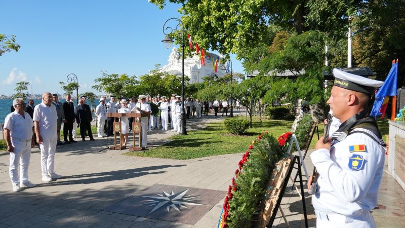 Adrian Mihălcioiu: „Meseria de navigator e fascinantă, dar plină de provocări. La mulți ani, marinari!” Adrian Mihălcioiu: „Meseria de navigator e fascinantă, dar plină de provocări. La mulți ani, marinari!”