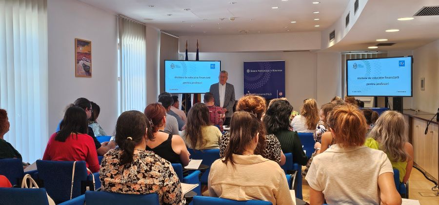 BNR, MEC, ARB, IBR și FGDB au desfășurat 28 de ateliere de educație financiară pentru profesori în țară. BNR, MEC, ARB, IBR și FGDB au desfășurat 28 de ateliere de educație financiară pentru profesori în țară.