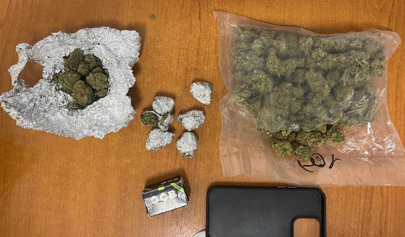 Zbor pe trotinetă la Constanța: Jandarmii găsesc stocuri mari de droguri. Zbor pe trotinetă la Constanța: Jandarmii găsesc stocuri mari de droguri.