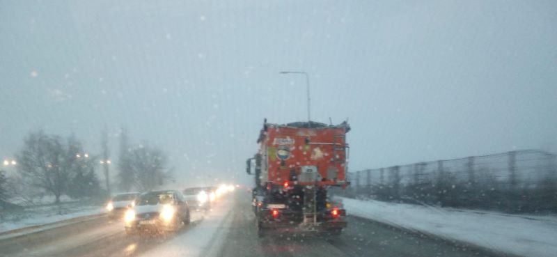 Constanța: Mașinile de deszăpezire intervin în oraș pentru a curăța zăpada Constanța: Mașinile de deszăpezire intervin în oraș pentru a curăța zăpada