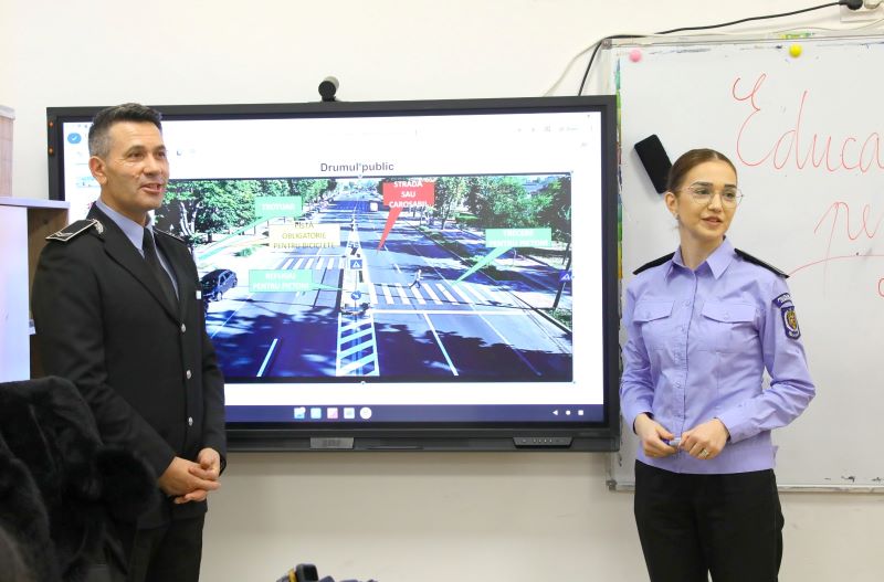 Poliția Locală derulează o campanie de prevenire și informare în școlile din Constanța Poliția Locală derulează o campanie de prevenire și informare în școlile din Constanța