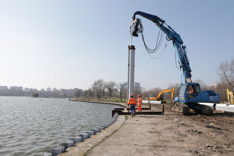 Au demarat lucrările de restaurare și întărire a malurilor lacului Tăbăcărie.