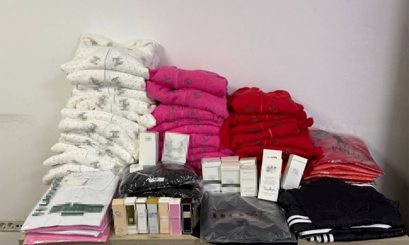 Poliția de frontieră din Constanța descoperă bunuri contrafăcute și unelte de pescuit ilegale. Poliția de frontieră din Constanța descoperă bunuri contrafăcute și unelte de pescuit ilegale.